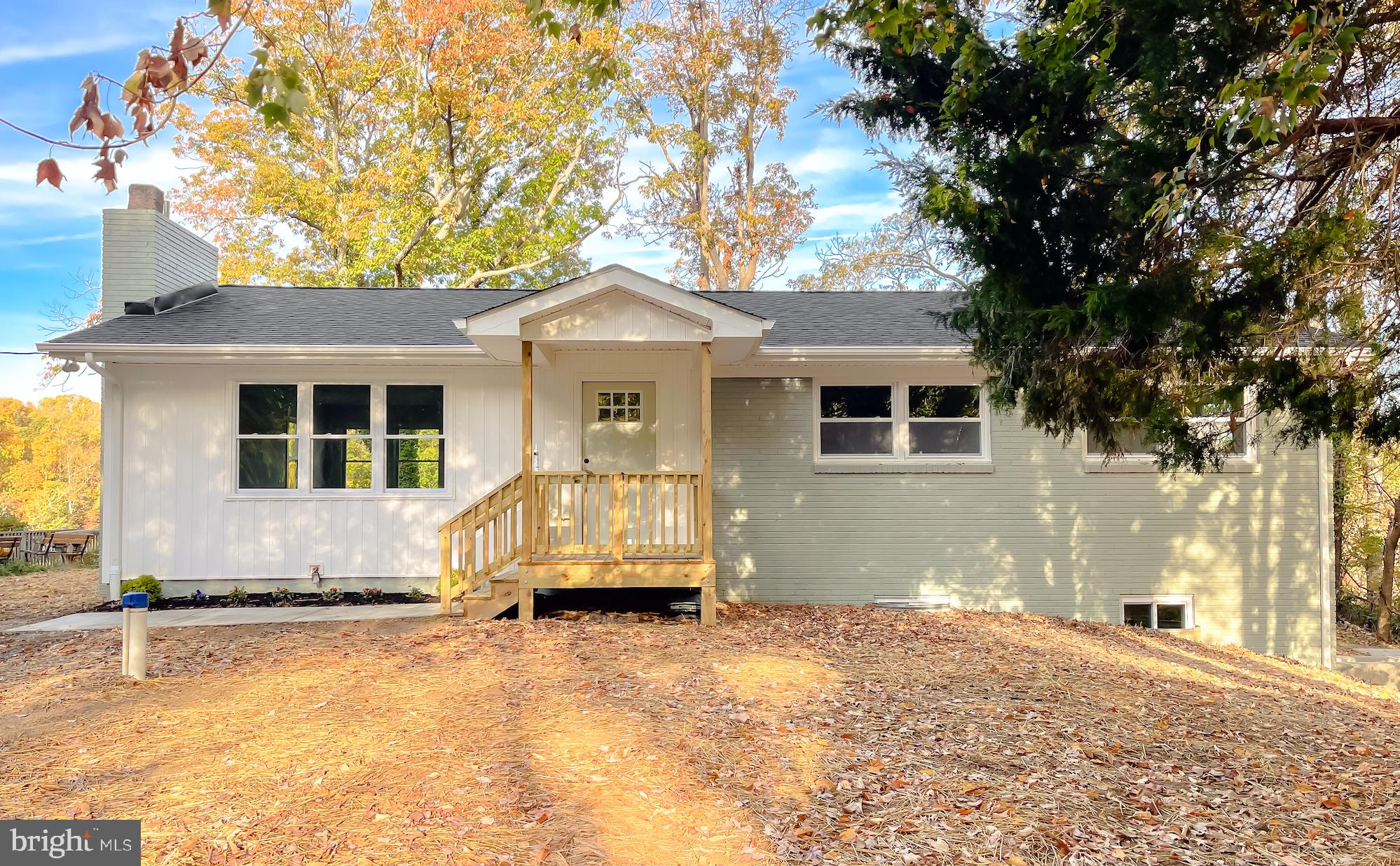 HOLLYWOOD SHORES - Residential