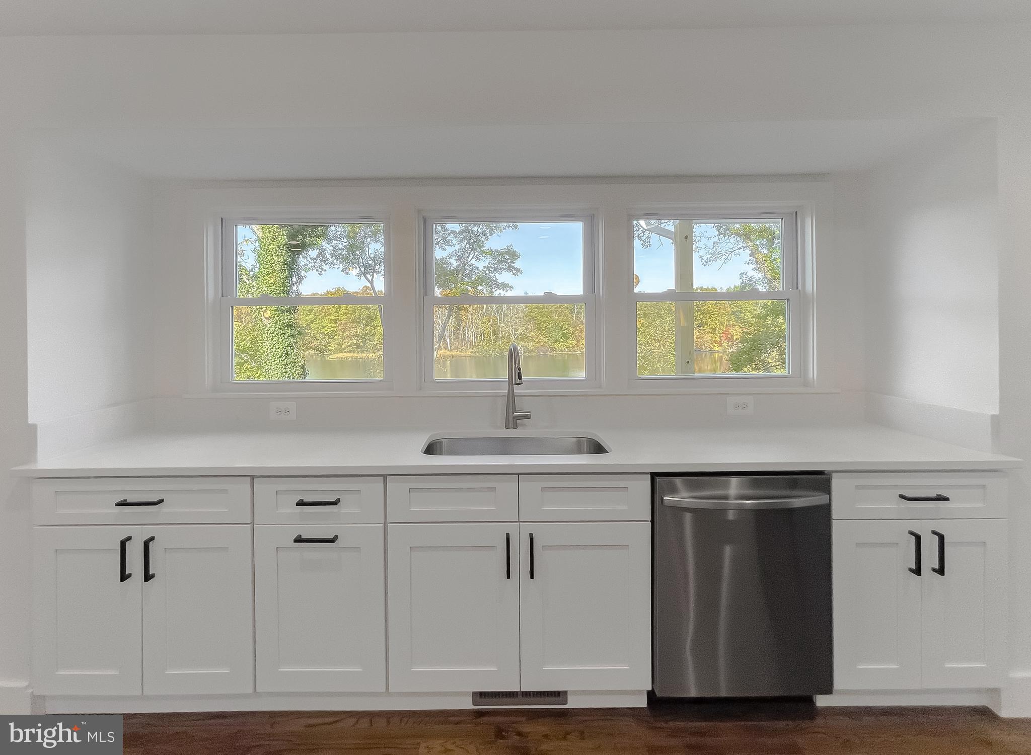 HOLLYWOOD SHORES - Residential