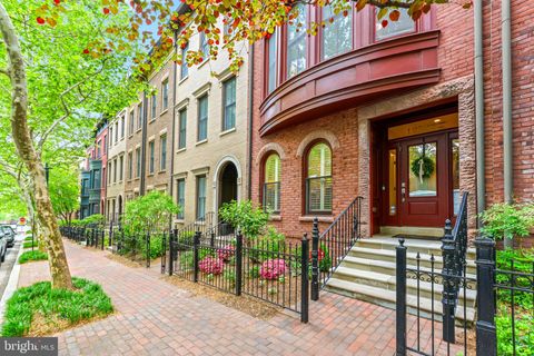Photo of 12522 Ansin Circle Drive, POTOMAC, MD 20854 (MLS # MDMC2230916)