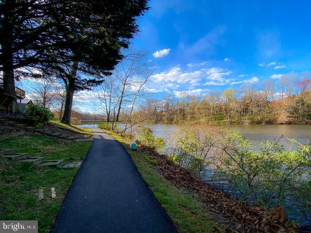 CHURCHILL TOWN - Residential Lease