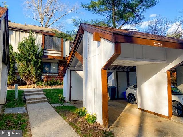 CHURCHILL TOWN - Residential Lease