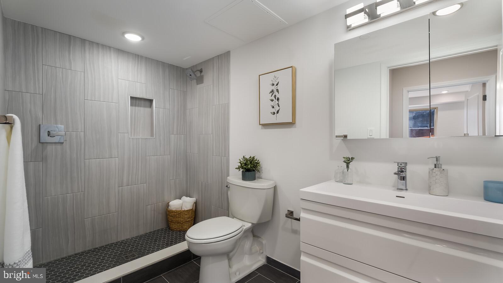 LOGAN SQUARE - Residential Lease