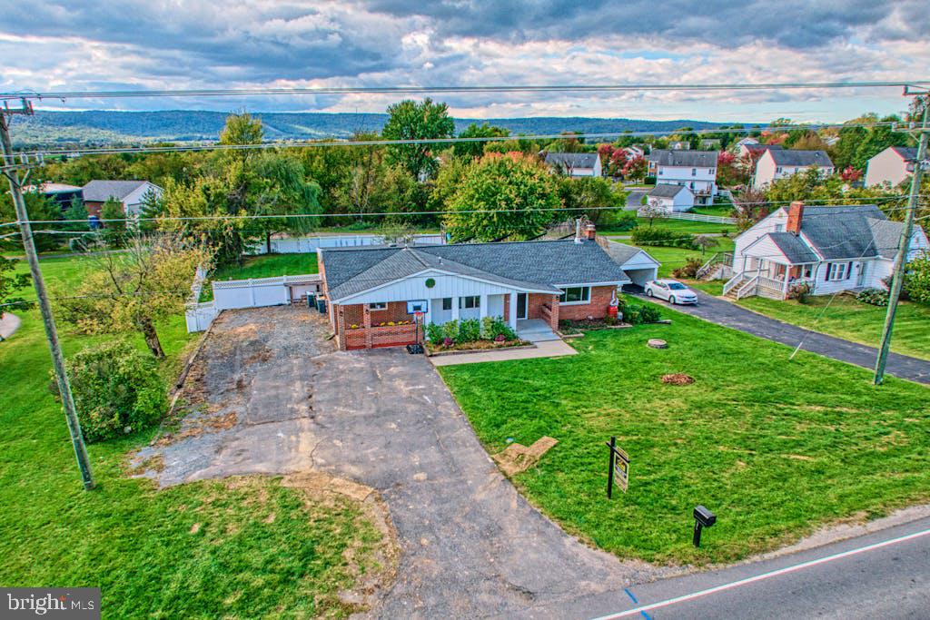 LOVETTSVILLE - Residential