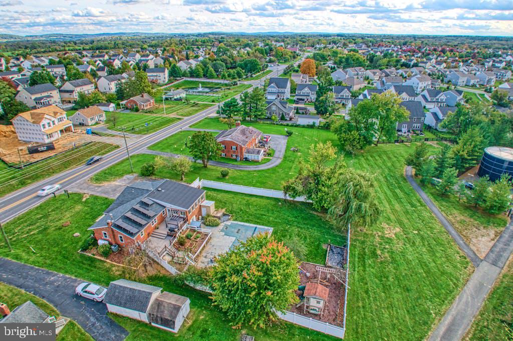 LOVETTSVILLE - Residential