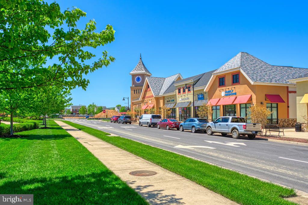 LOVETTSVILLE - Residential