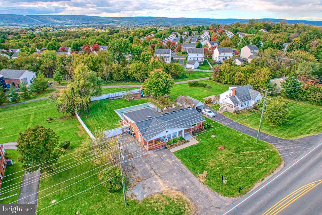 LOVETTSVILLE - Residential