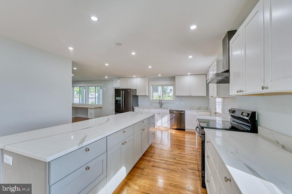 LOVETTSVILLE - Residential