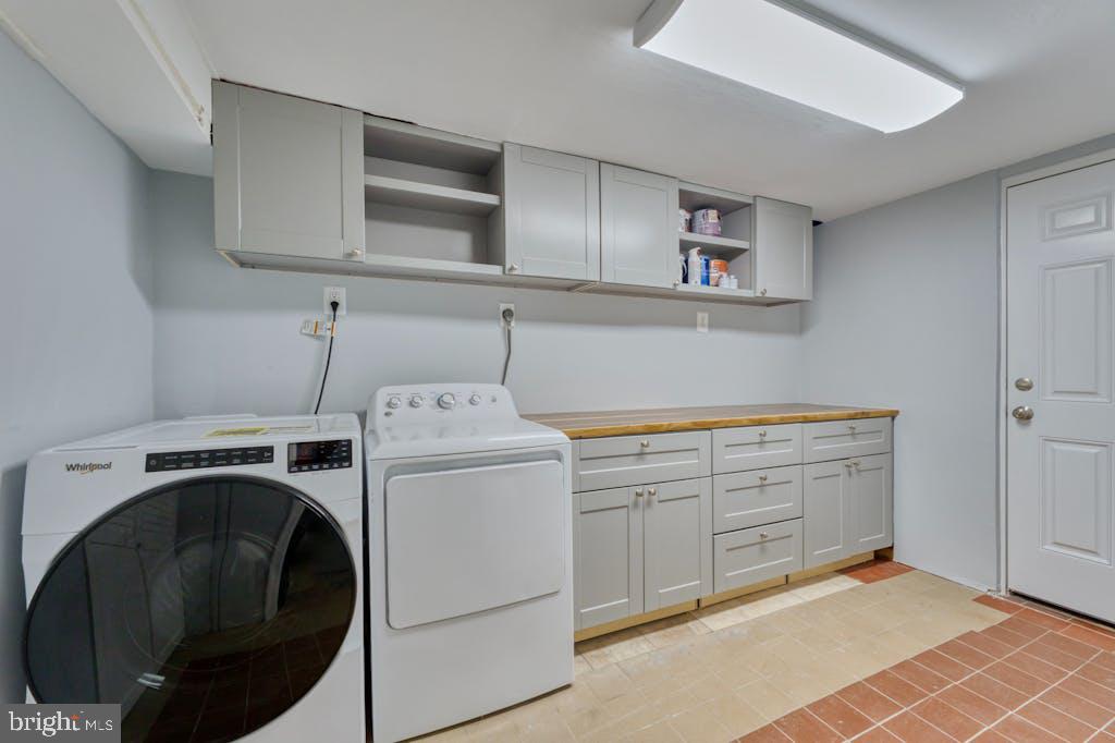 LOVETTSVILLE - Residential