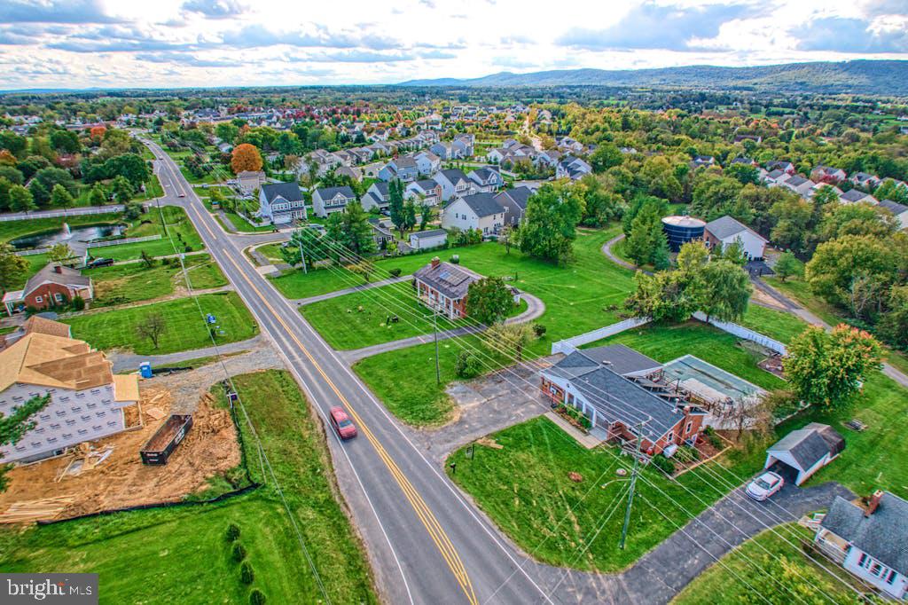 LOVETTSVILLE - Residential