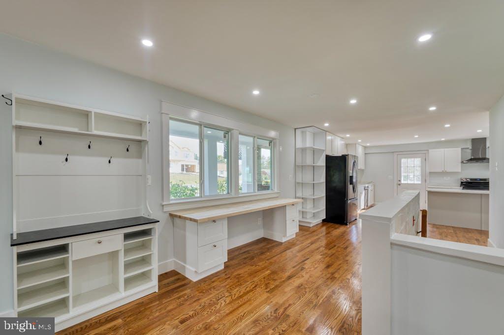 LOVETTSVILLE - Residential