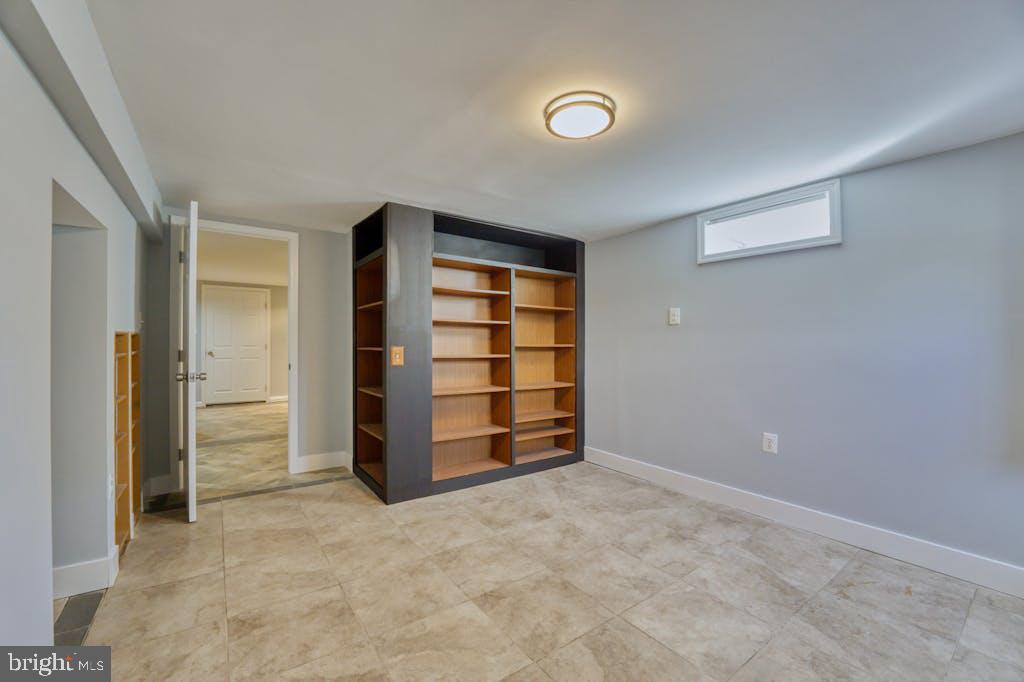 LOVETTSVILLE - Residential