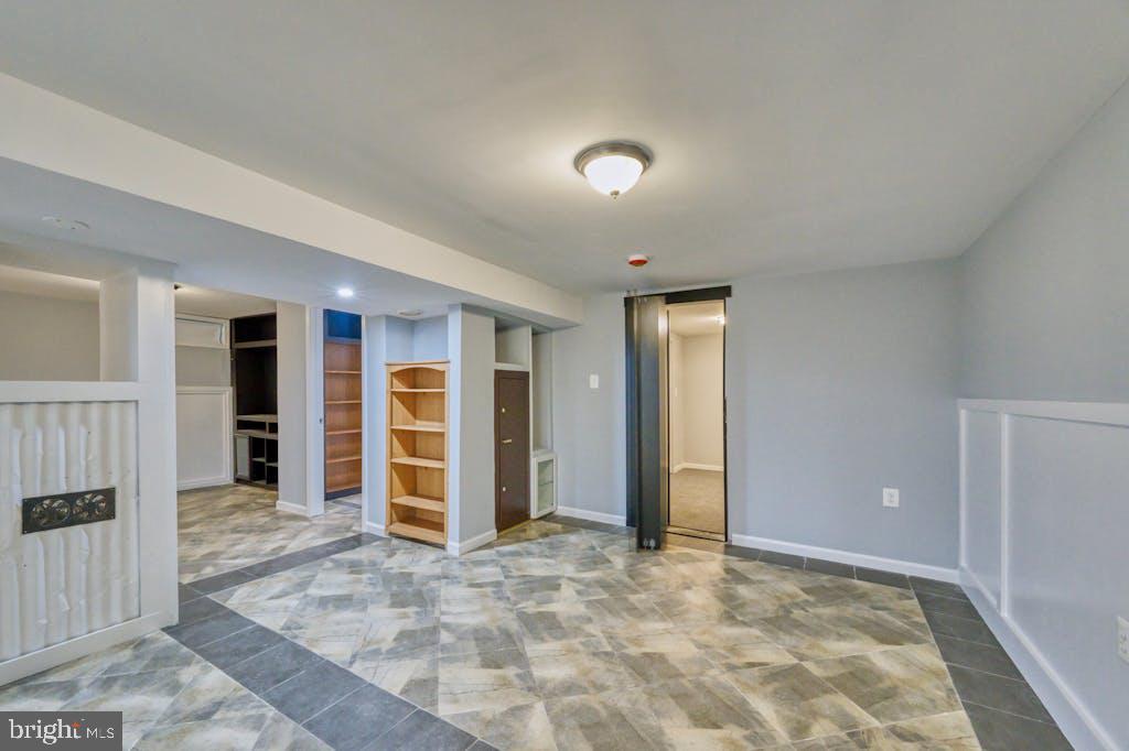 LOVETTSVILLE - Residential