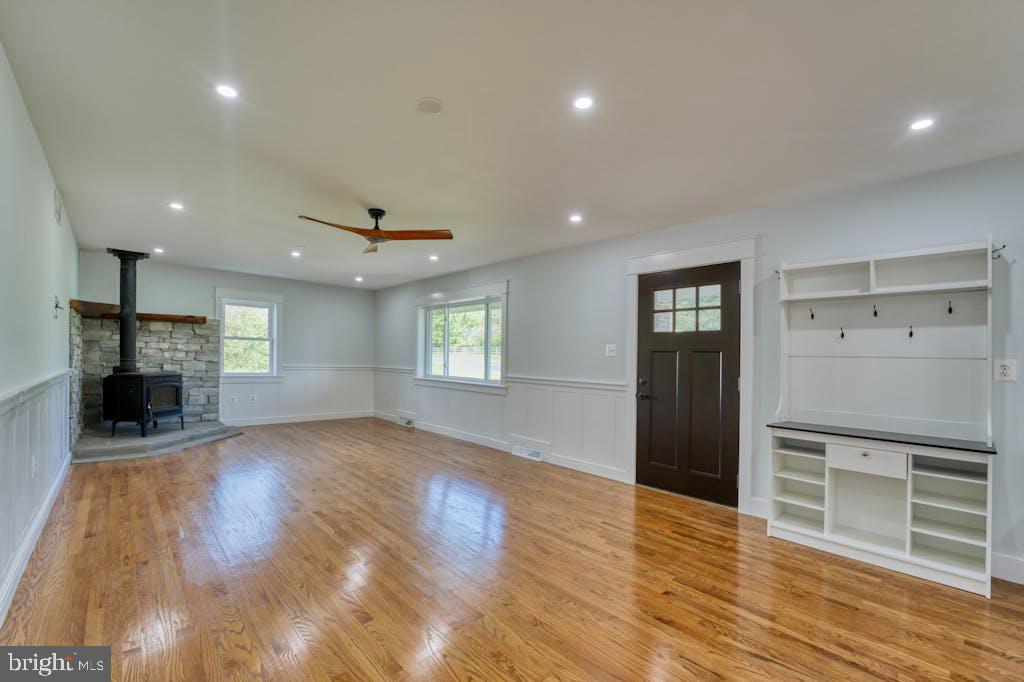 LOVETTSVILLE - Residential