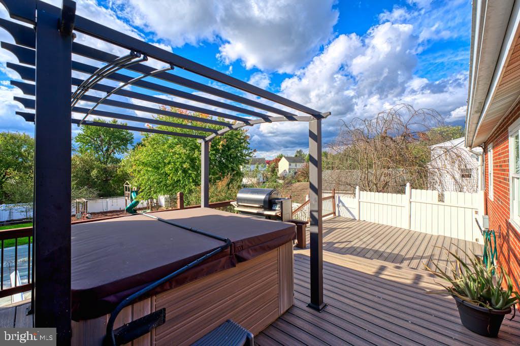 LOVETTSVILLE - Residential