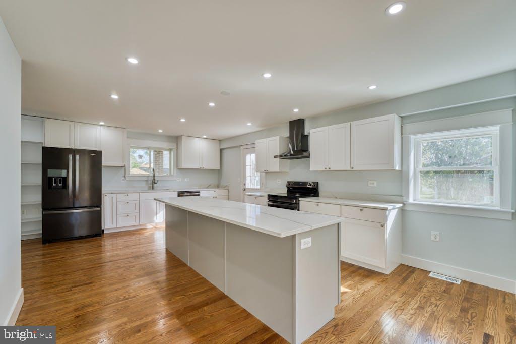 LOVETTSVILLE - Residential