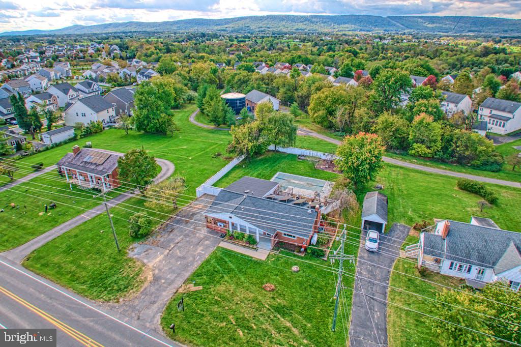 LOVETTSVILLE - Residential