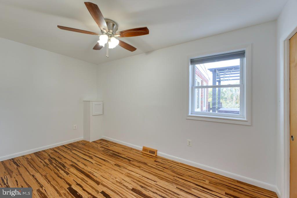 LOVETTSVILLE - Residential