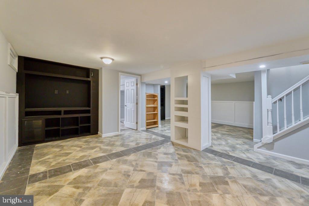 LOVETTSVILLE - Residential