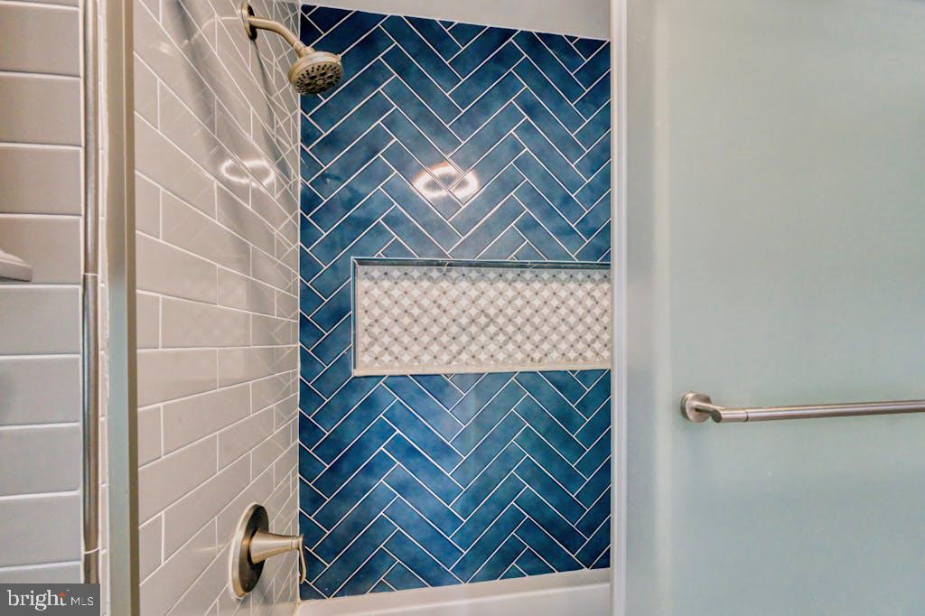 LOVETTSVILLE - Residential