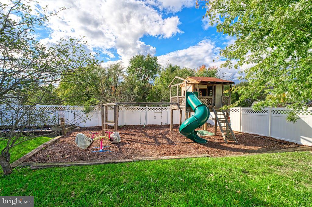 LOVETTSVILLE - Residential