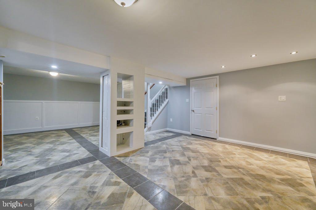 LOVETTSVILLE - Residential