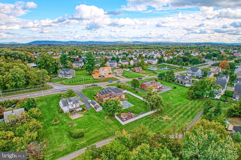 LOVETTSVILLE - Residential