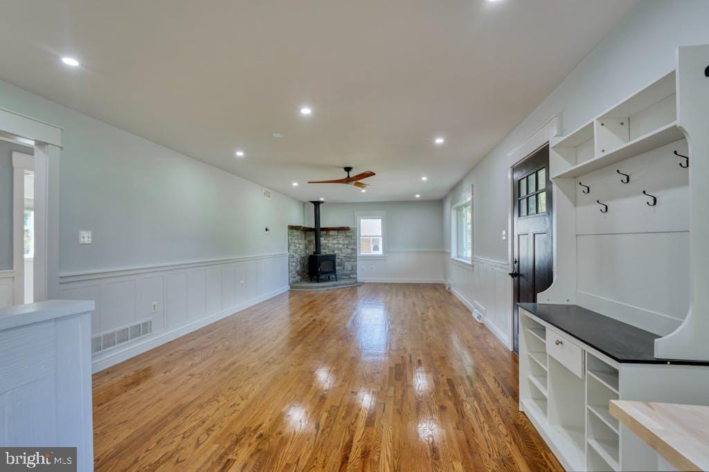 LOVETTSVILLE - Residential