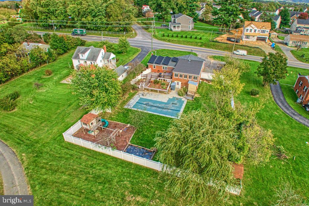 LOVETTSVILLE - Residential