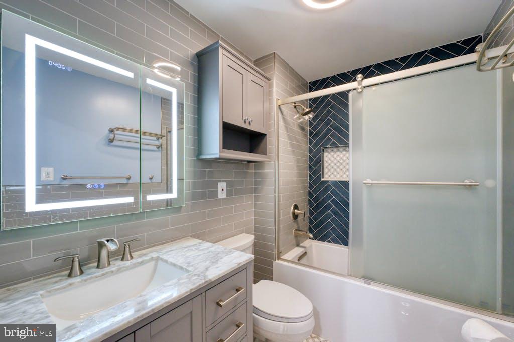 LOVETTSVILLE - Residential