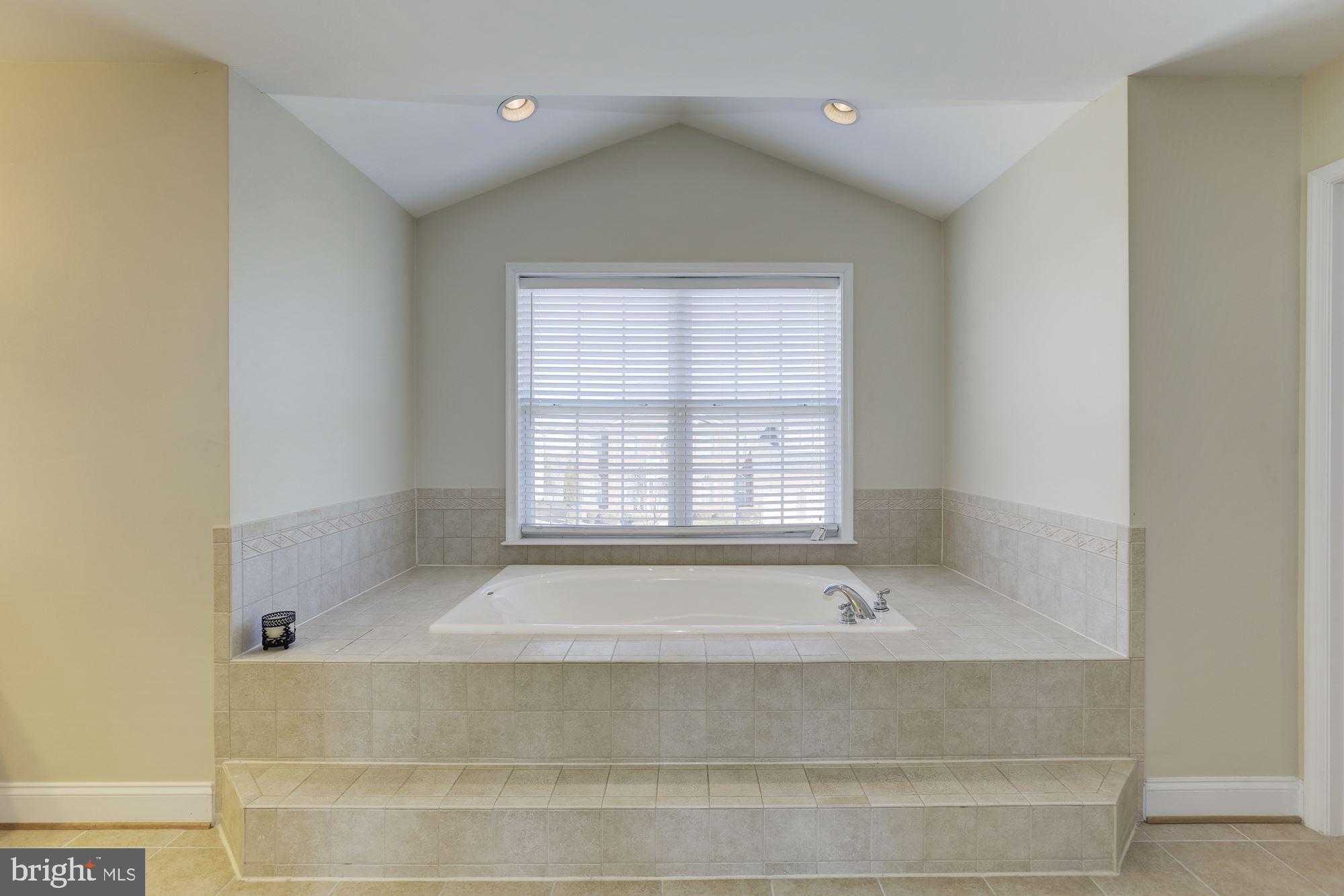 WILSHIRE-PLAT FIVE> - Residential