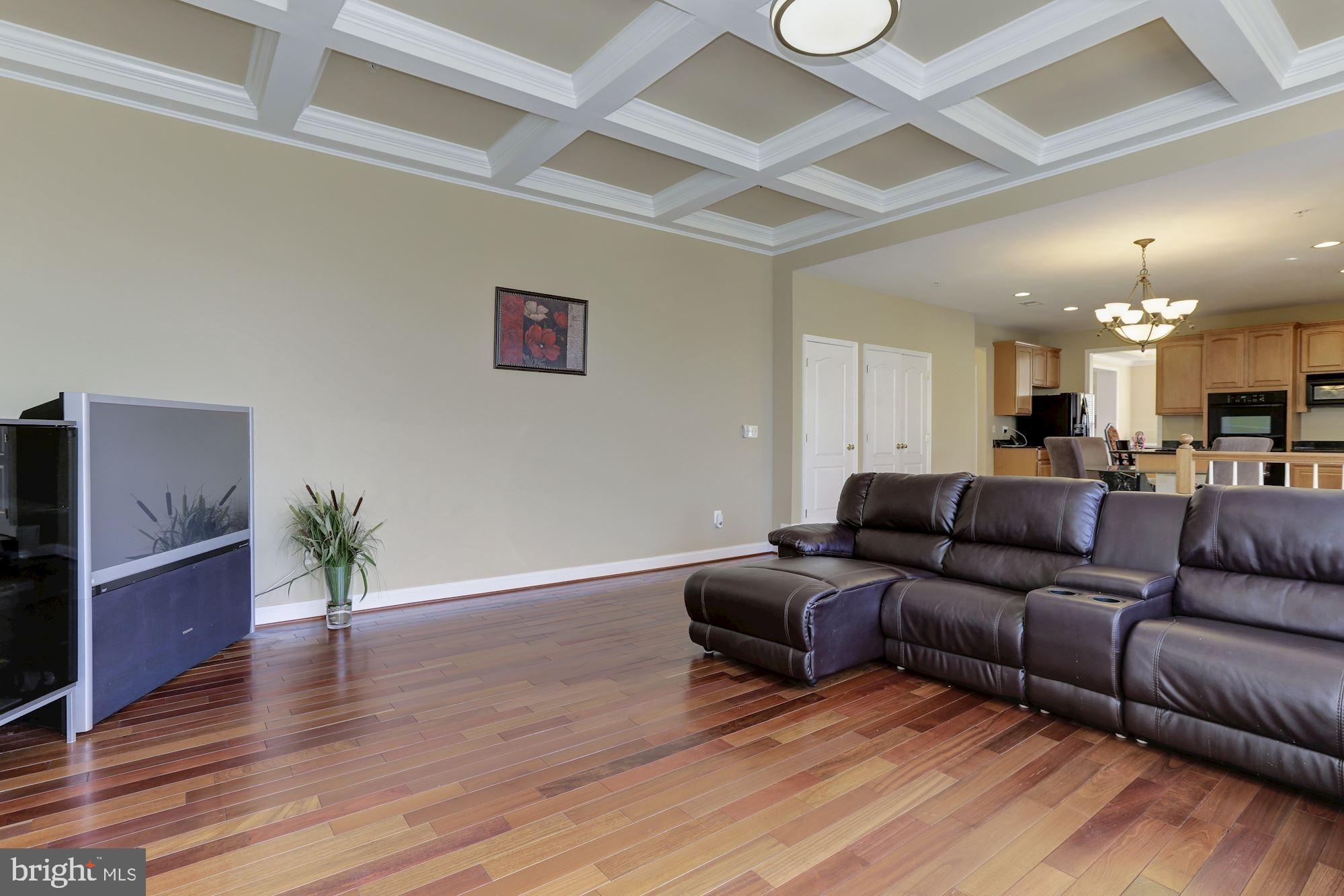 WILSHIRE-PLAT FIVE> - Residential