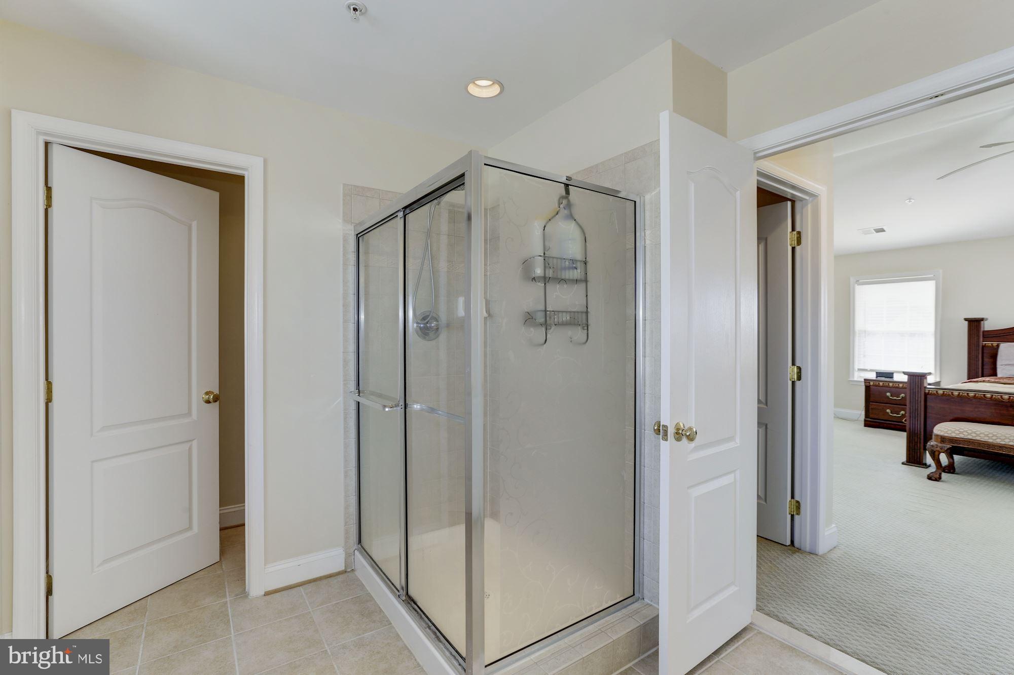 WILSHIRE-PLAT FIVE> - Residential