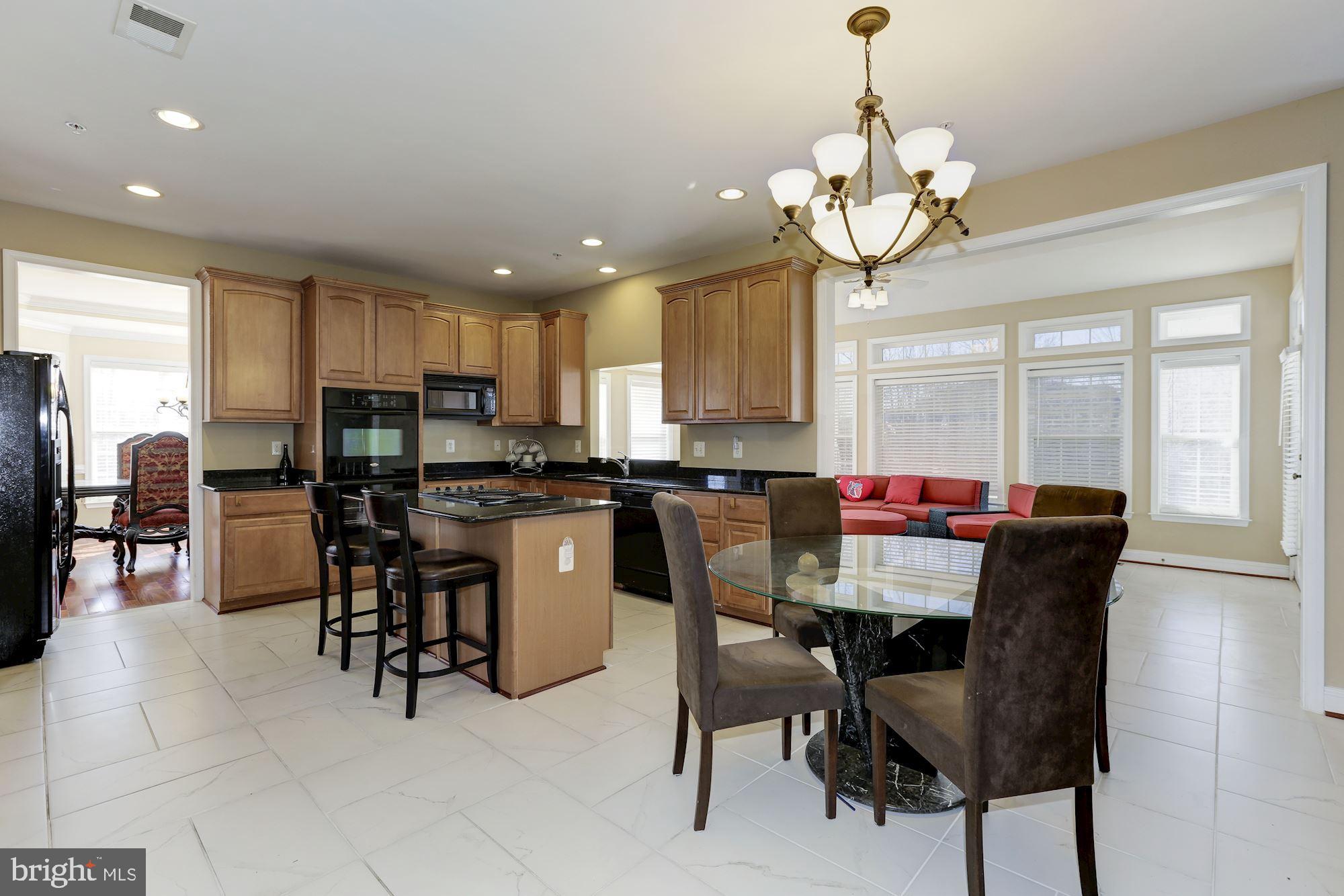 WILSHIRE-PLAT FIVE> - Residential