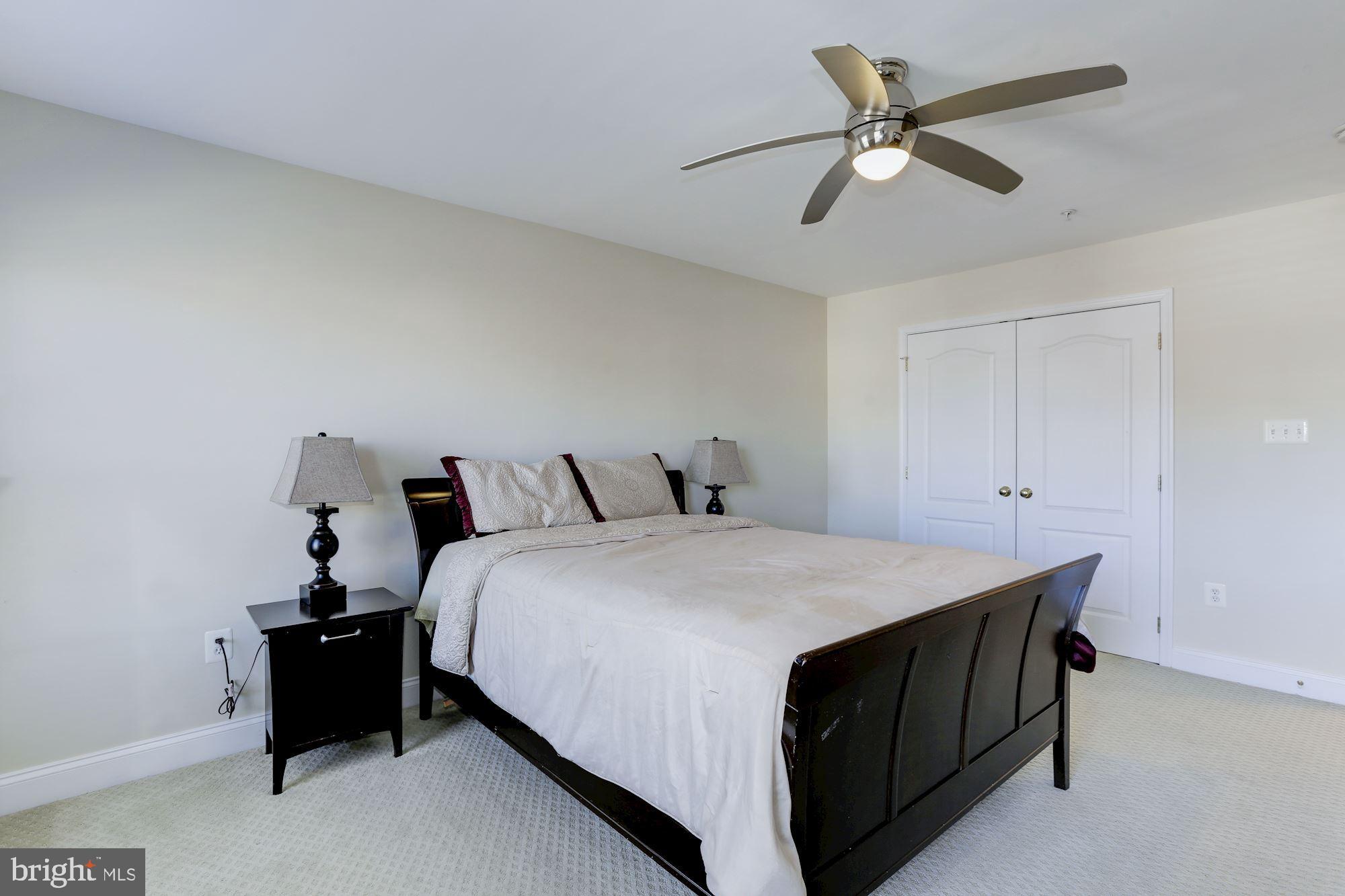 WILSHIRE-PLAT FIVE> - Residential