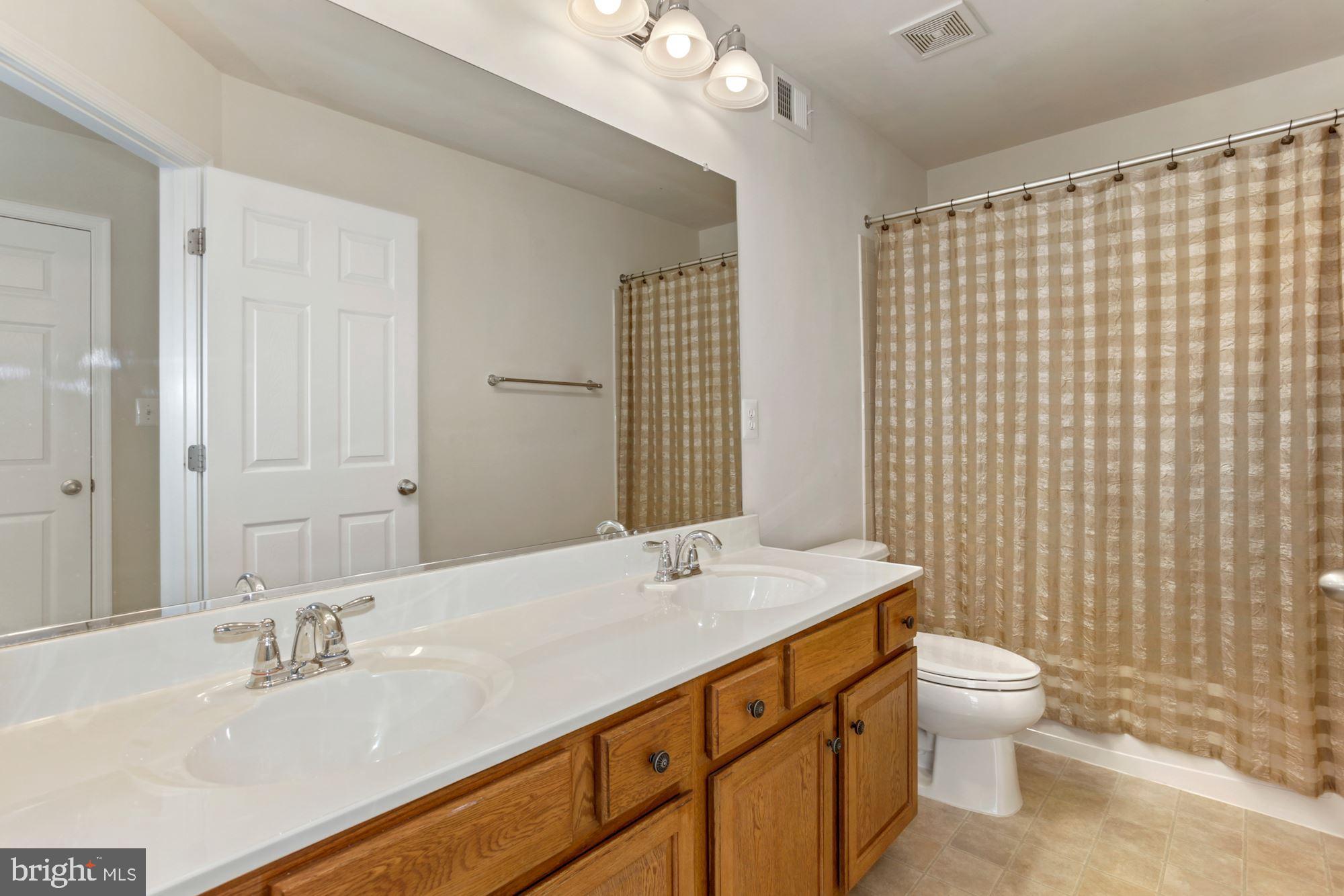 EAGLES POINTE - Residential