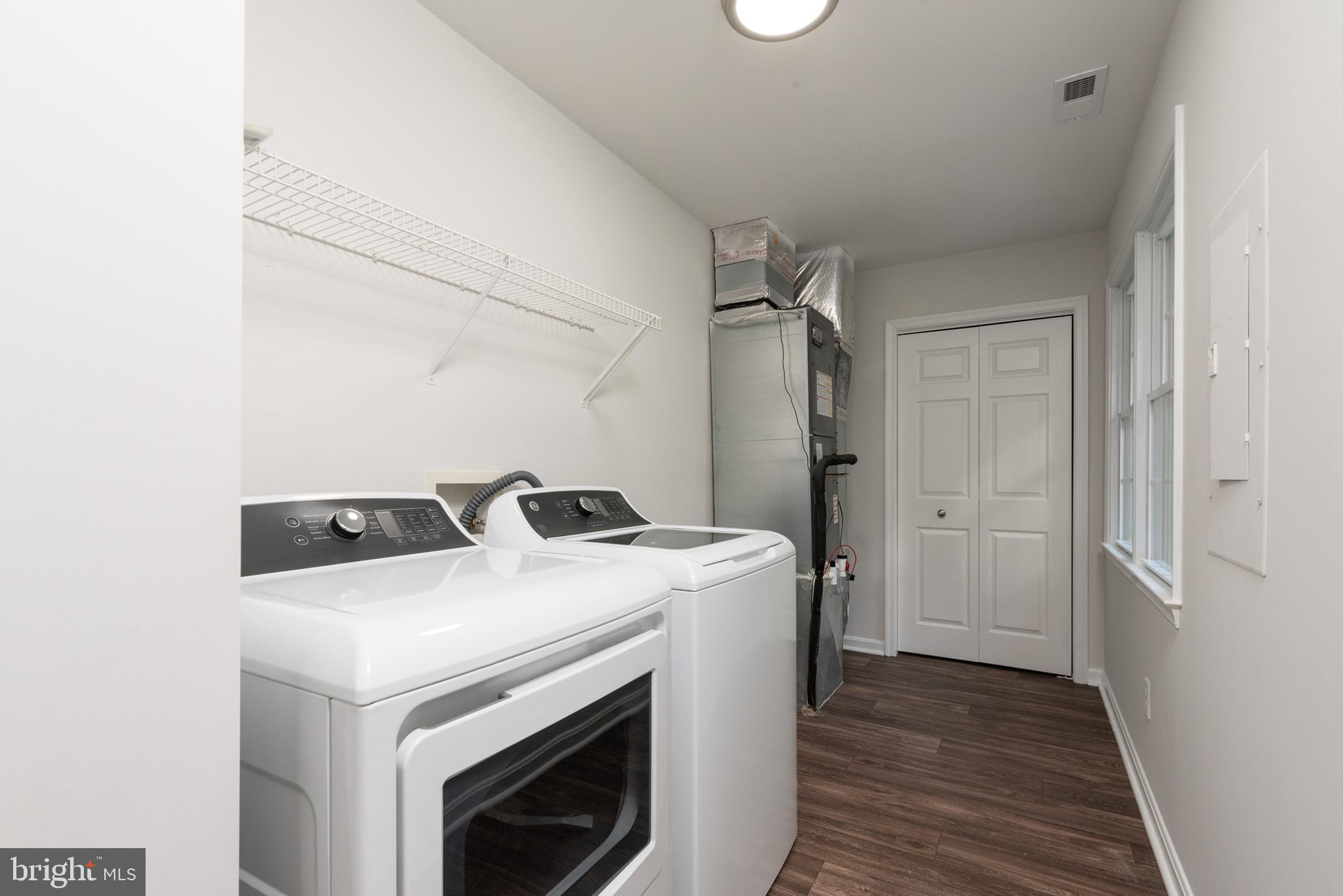 HOLLY OAKS - Residential