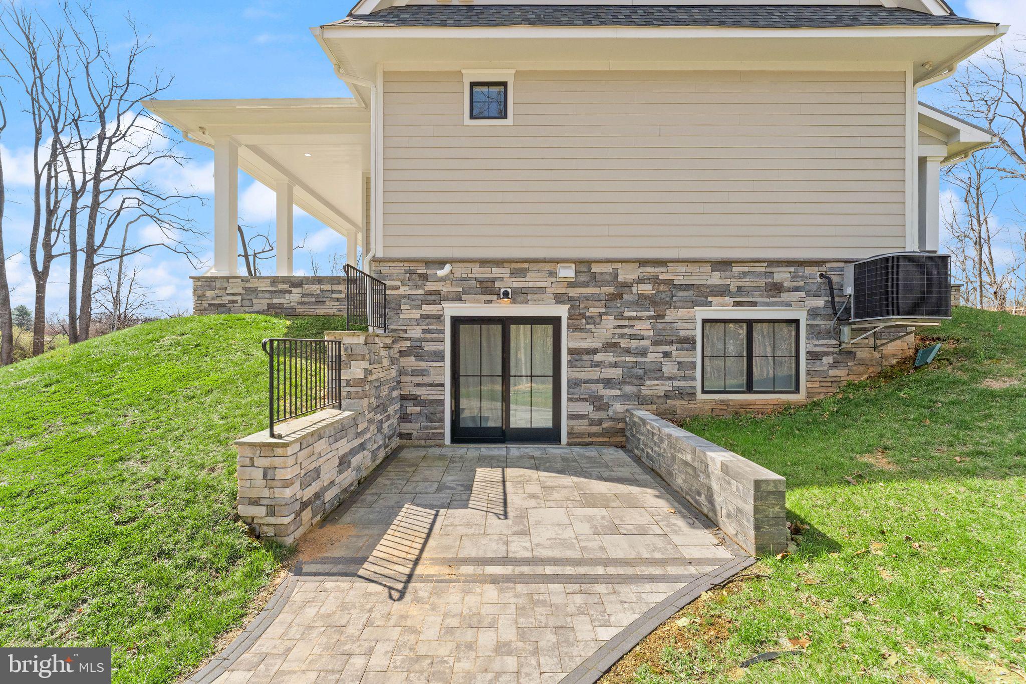 POPLAR HILL - Residential