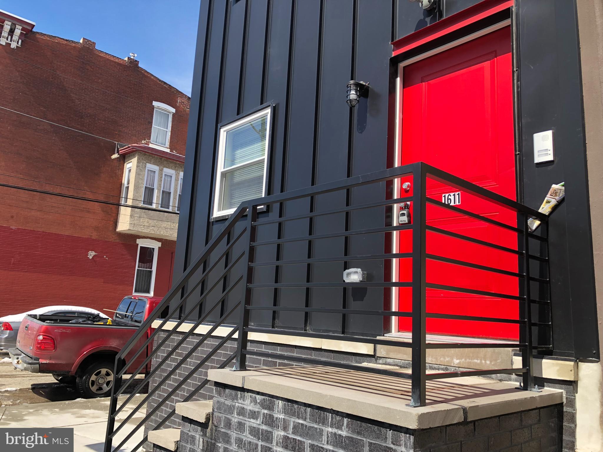 1611 W OXFORD STREET