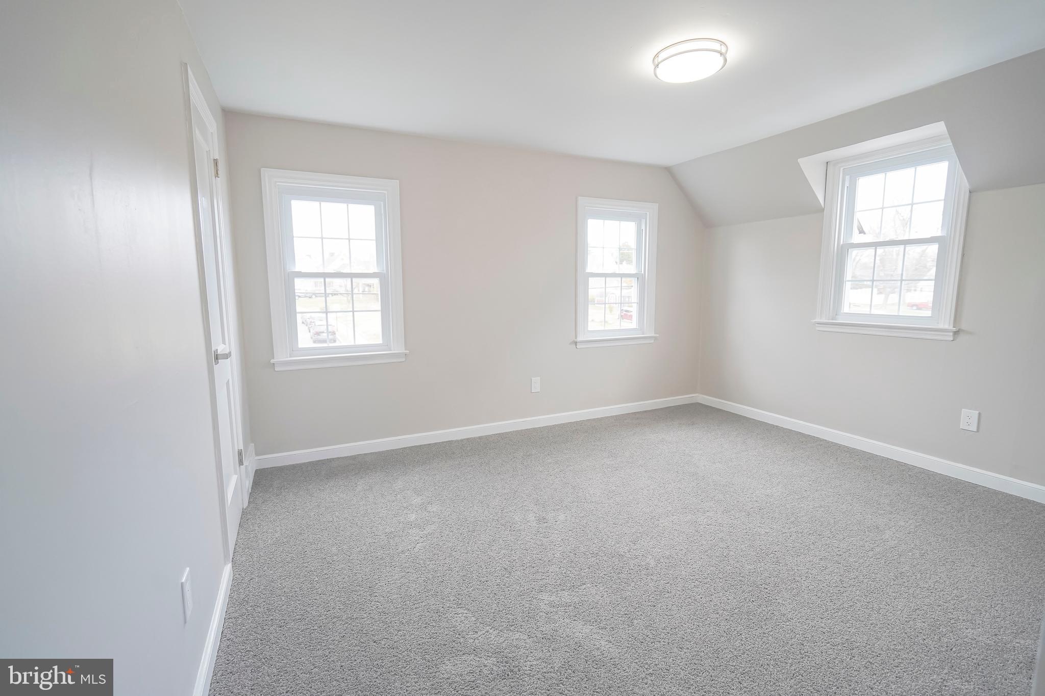 MILMONT PARK - Residential