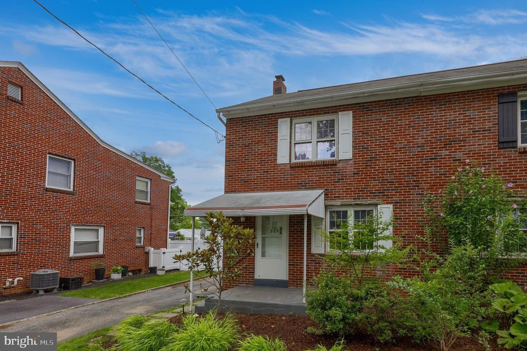 Photo of 309 E 2nd Avenue, LITITZ, PA 17543 (MLS # PALA2073618)