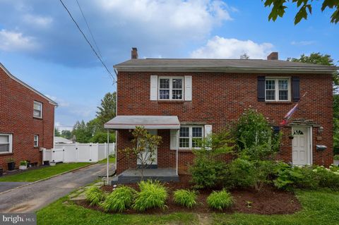 Photo of 309 E 2nd Avenue, LITITZ, PA 17543 (MLS # PALA2073618)