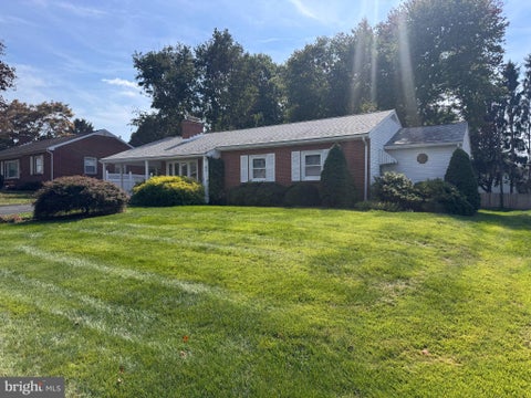 Photo of 17933 Oak Ridge Drive, HAGERSTOWN, MD 21740 (MLS # MDWA2040520)