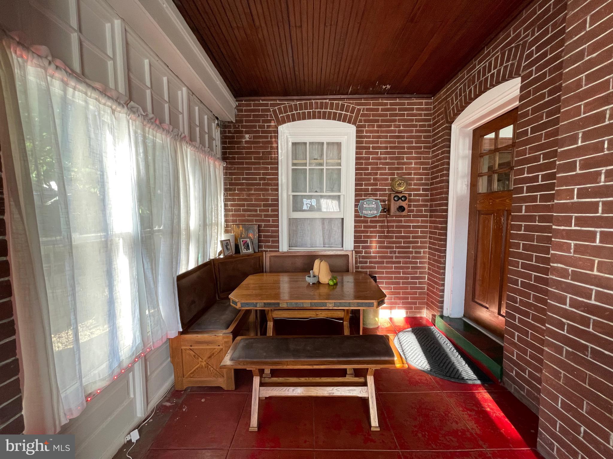 ROXBOROUGH - Residential