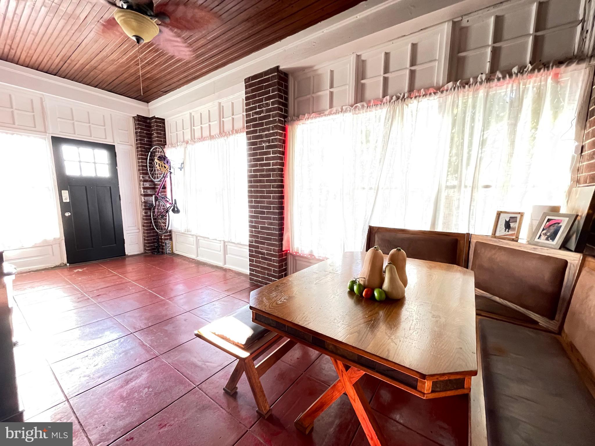 ROXBOROUGH - Residential