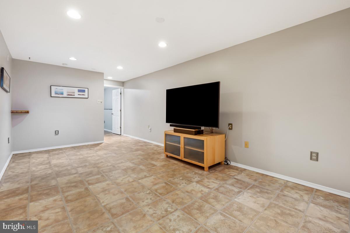 JACKSON MANOR - Residential