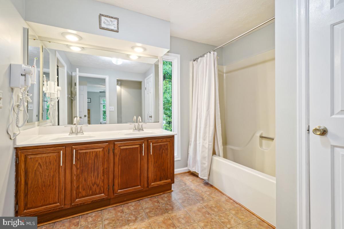 JACKSON MANOR - Residential