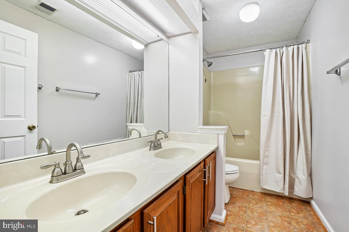 JACKSON MANOR - Residential