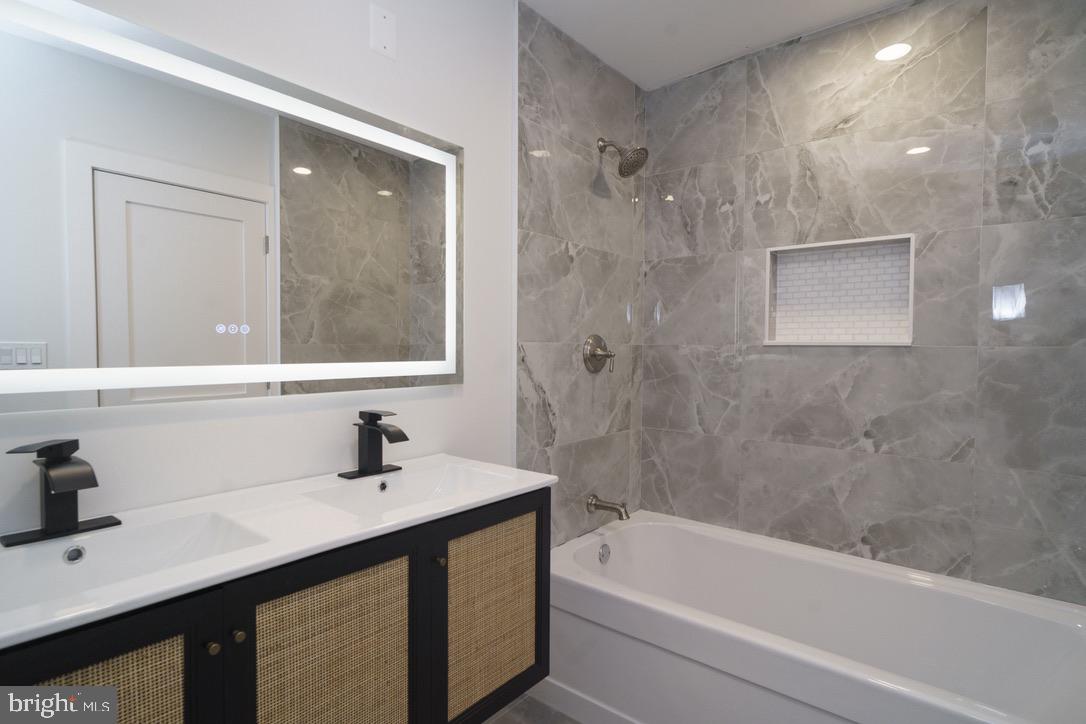 NORRIS SQUARE - Residential Income