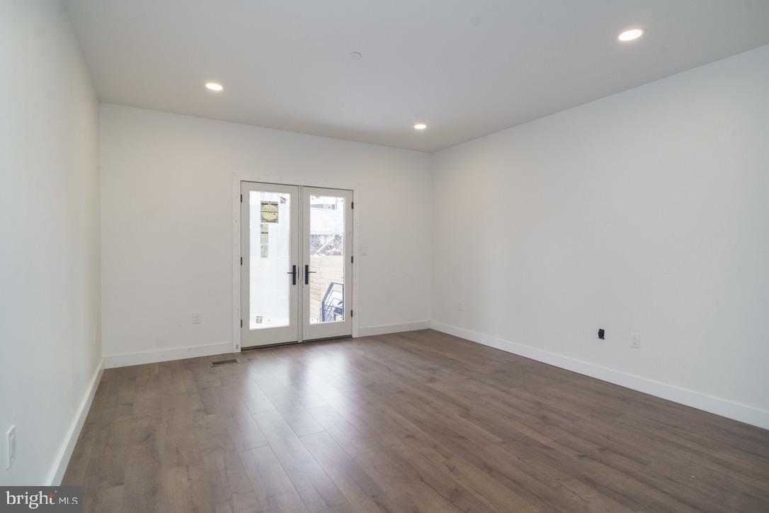 NORRIS SQUARE - Residential Income