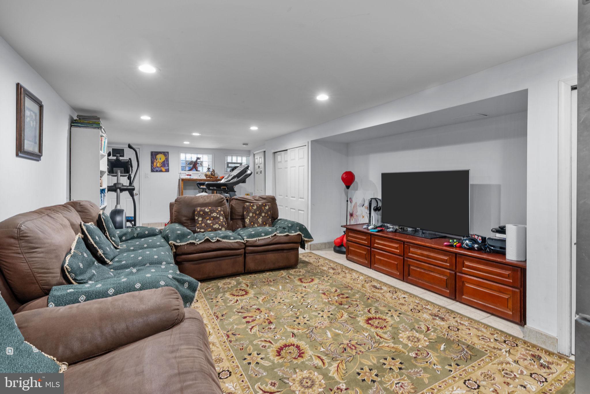 MAYFAIR (WEST) - Residential